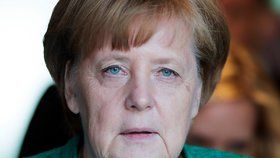 Šéfka poslanců Levice Sahra Wagenknechtová vyzvala Merkelovou, aby současnou koalici ukončila.