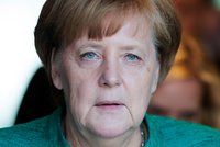 Spor o vracení běženců z hranic Německa: Jde i o Česko. A hrozí i pád Merkelové