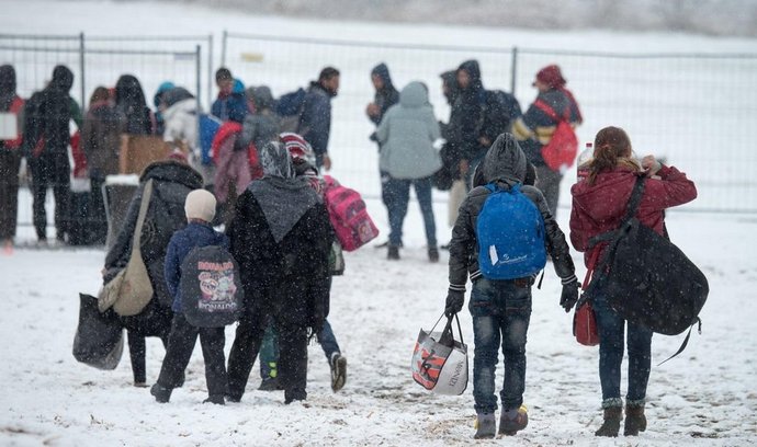 Migranti na hranicích Německa a Rakouska