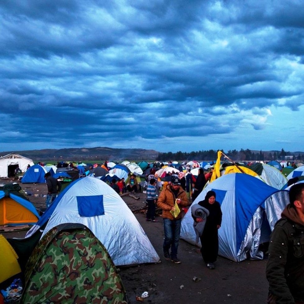 Podle řecké správy sociálního zabezpečení je v zemi 3670 nezletilých imigrantů bez doprovodu a pouze 1115 jich má zajištěnou střechu nad hlavou v 28 ubytovacích centrech. (ilustrační foto)