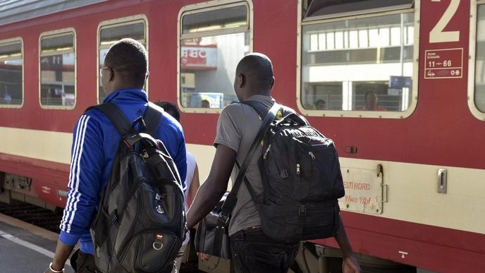 Migranti na vídeňském nádraží