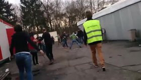 Migranti v Belgii se servali kvůli dívce, která odmítla nosit šátek