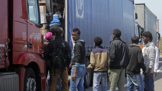 Do Eurotunelu se pokusilo dostat dva tisíce migrantů