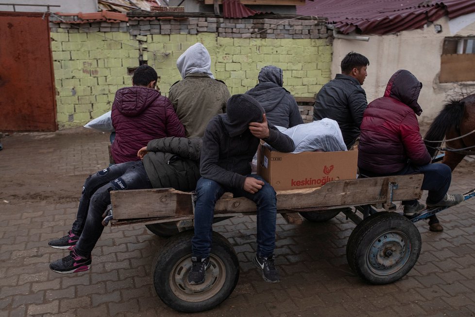 Migranti na turecko-řecké hranici.