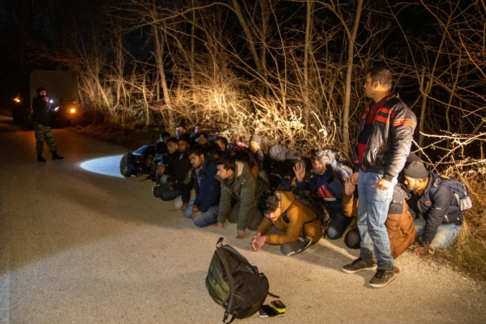 Migranti na turecko-řecké hranici.