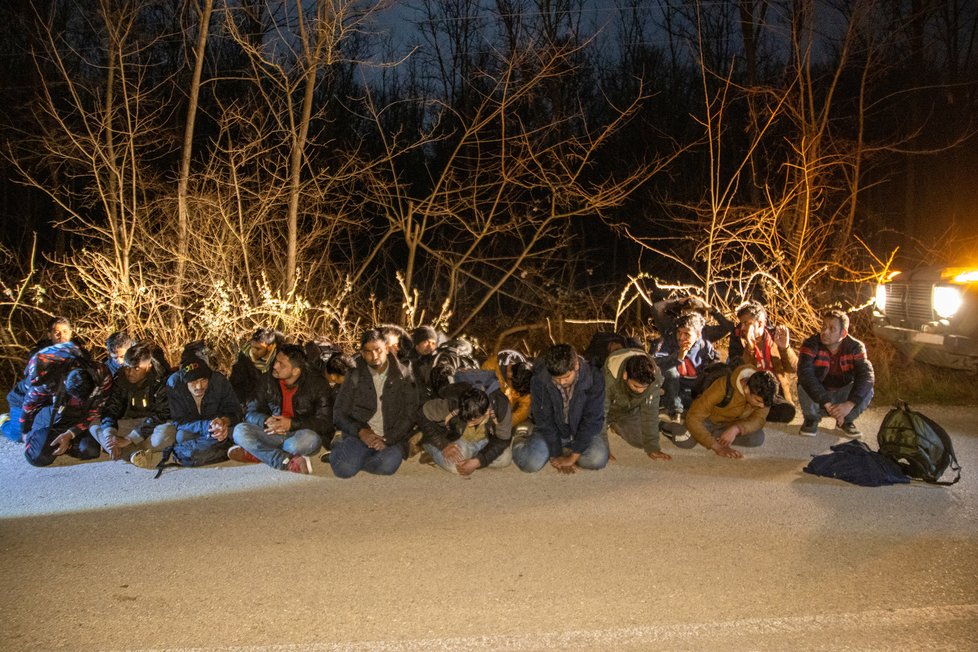 Migranti na turecko-řecké hranici.