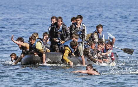 Tyto údaje pobouřily britské poslance. „Je to hodně znepokojivé čtení. Ukazuje se, že větší část utečenců jsou ekonomičtí migranti, kteří jdou za lepším životem,“ uvedl sir Bill Cash a David Davies dodal: „Statistiky ukázaly lži, kterými nás krmí ohledně utečenců ze syrské válečné zóny.“