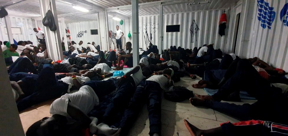 OSN apeluje na země EU, aby přijaly humanitární lodě s migranty