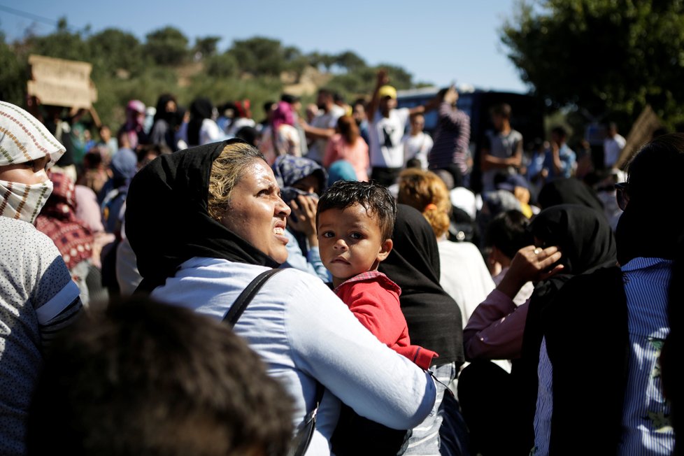 Největší řecký tábor pro migranty: Moria na ostrově Lesbos. Zasáhly jej i nepokoje a protesty