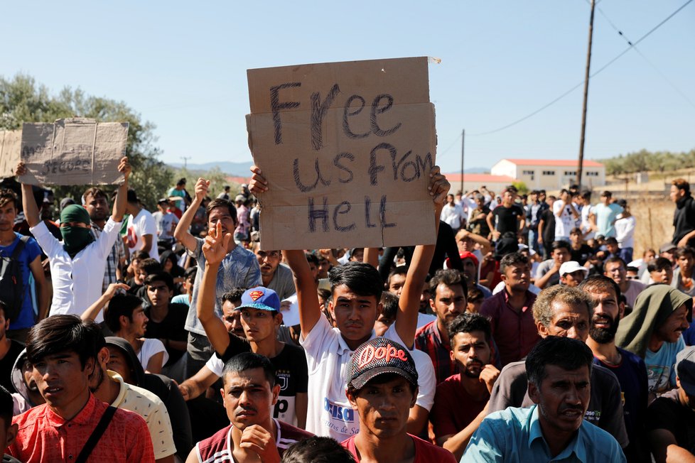 Největší řecký tábor pro migranty: Moria na ostrově Lesbos. Zasáhly jej i nepokoje a protesty