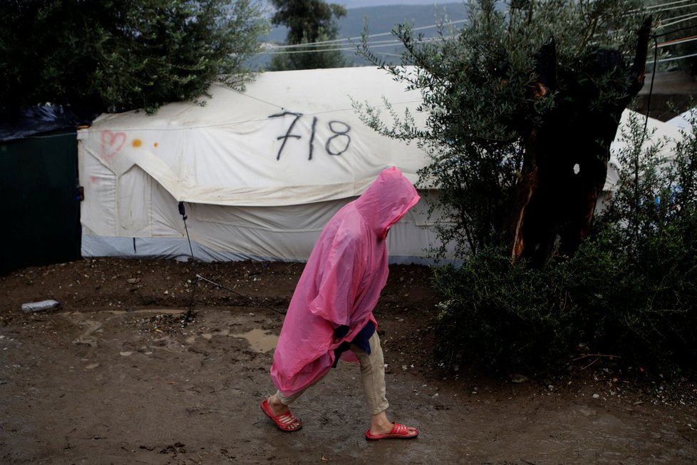 V řeckém táboře pro migranty Moria na ostrově Lesbos je mnoho dětí