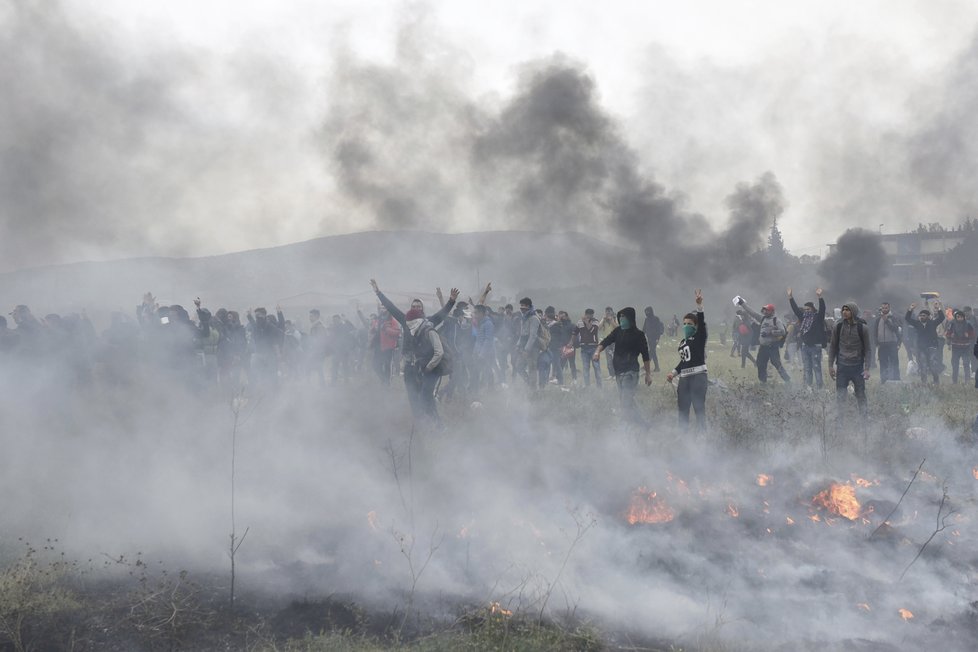 V Řecku došlo u hranic ke střetům mezi migranty a policií (6.4.2019)