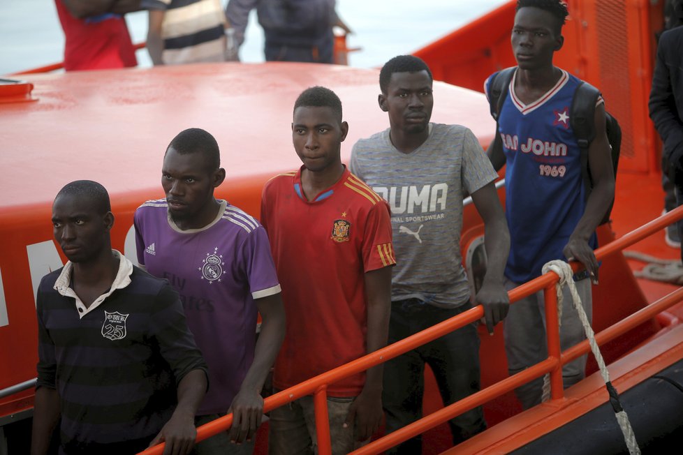 Migranti, kteří z Afriky doputovali ke břehům Španělska