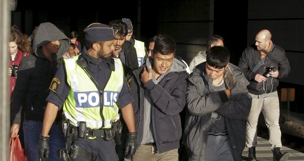 Odejdete, nebo k tomu budete přinuceni! Švédsko vyhostí až 80 tisíc migrantů