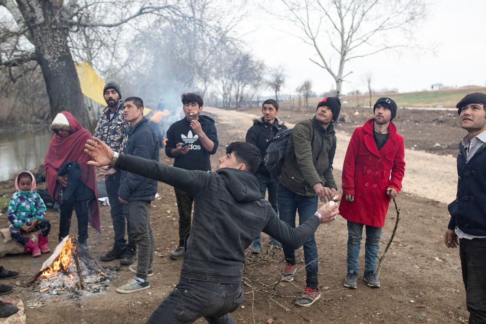 Spor o tisíce migrantů na turecko-řecké hranici (5.3.2020)