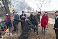 Přetahování o 35 tisíc migrantů: Turecko povolalo 1000 policistů, běžence vytlačí do Řecka
