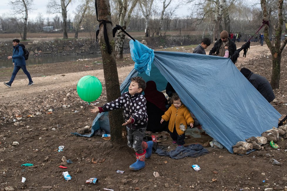 Spor o tisíce migrantů na turecko-řecké hranici (5.3.2020)