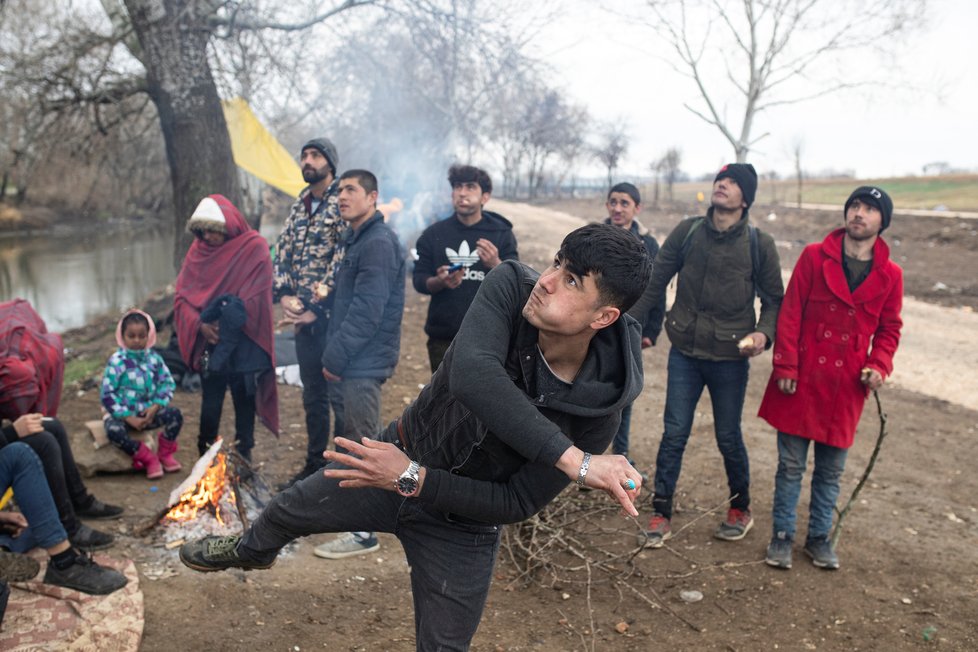 Spor o tisíce migrantů na turecko-řecké hranici (5.3.2020)