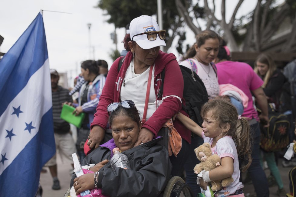 Přechod s Mexikem u San Diega je kvůli náporu migrantů uzavřen