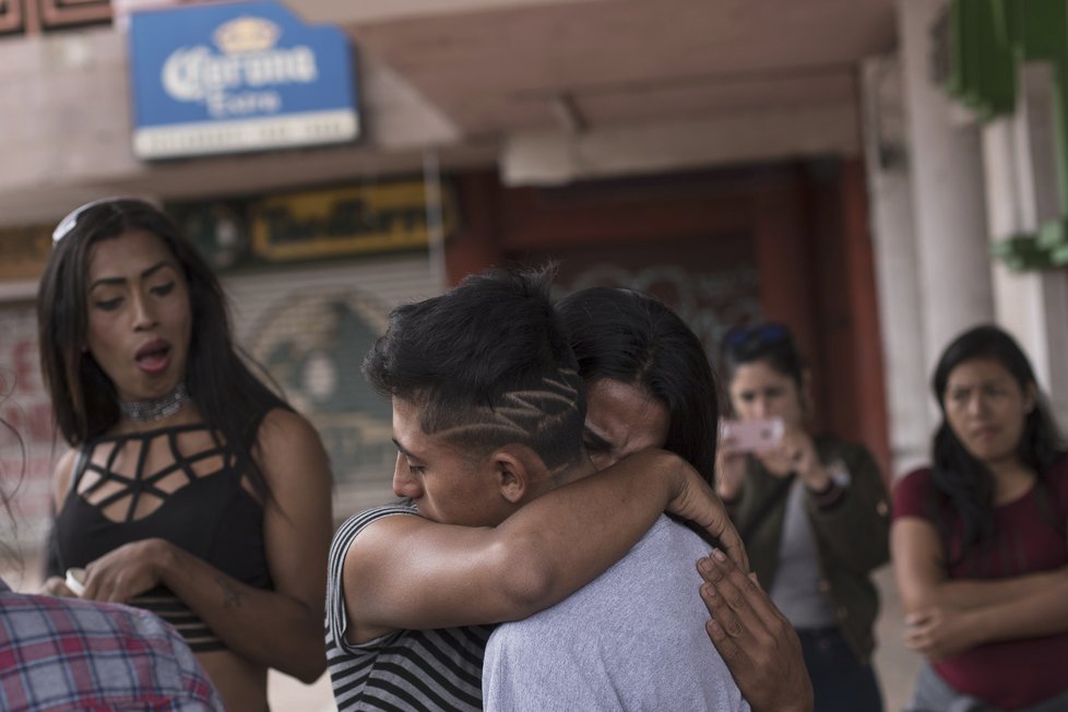 Přechod s Mexikem u San Diega je kvůli náporu migrantů uzavřen