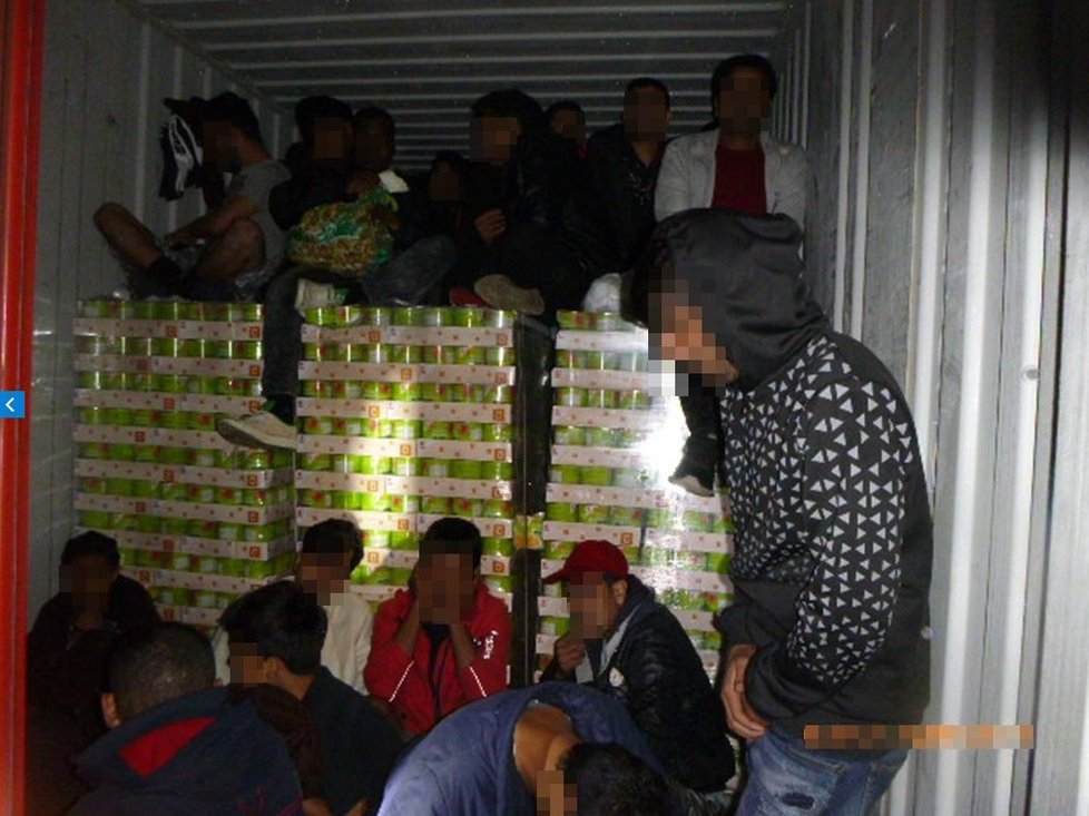 Nelegální náklad ve vlaku: V Maďarsku našli 38 migrantů