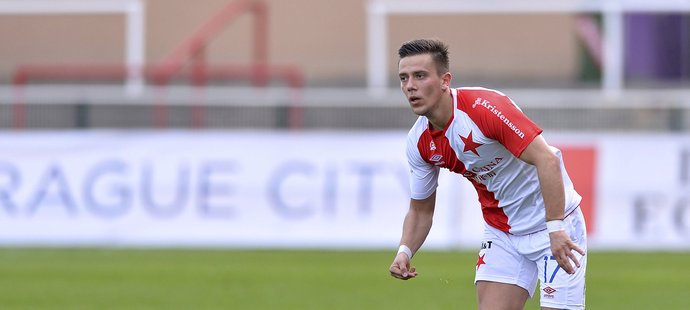 Záložník Slavie Jaroslav Mihalík v akci