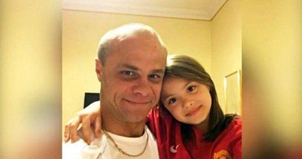 Dívku (8) unesl otec z JAR před školou, schovávají se v Evropě