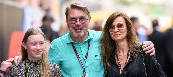 Ella se svým tatínkem a maminkou na loňském závodu F1 v Monacu.