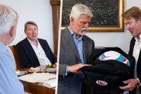 Nadšený Pavel a první dáma: Snídaně s legendou F1! Mika Häkkinen má českou ženu