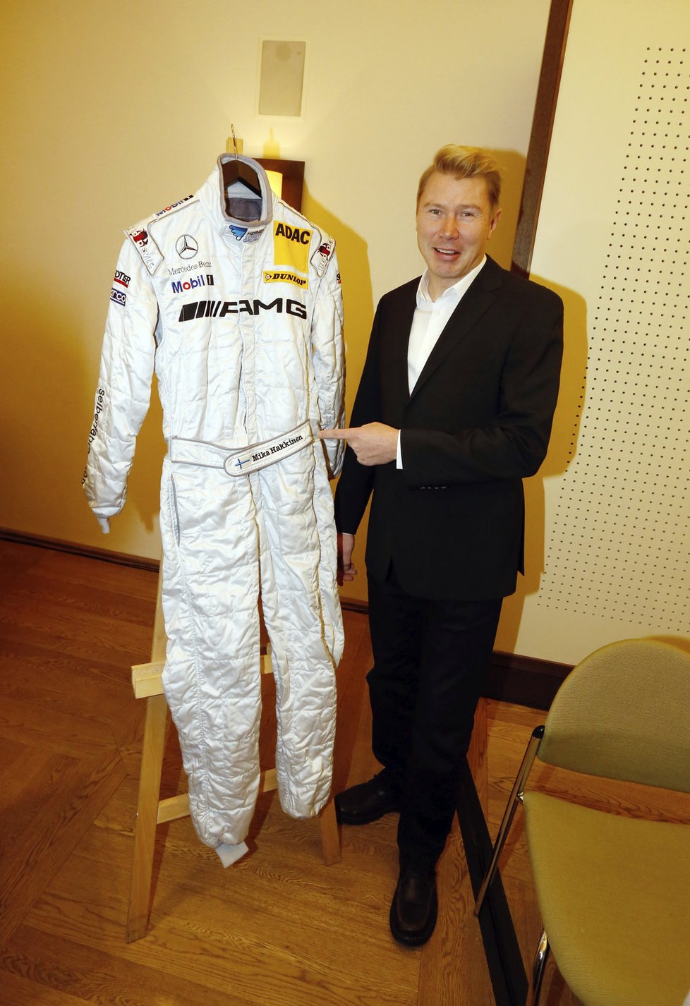 Häkkinen věnoval do dražby svou závodní kombinézu.