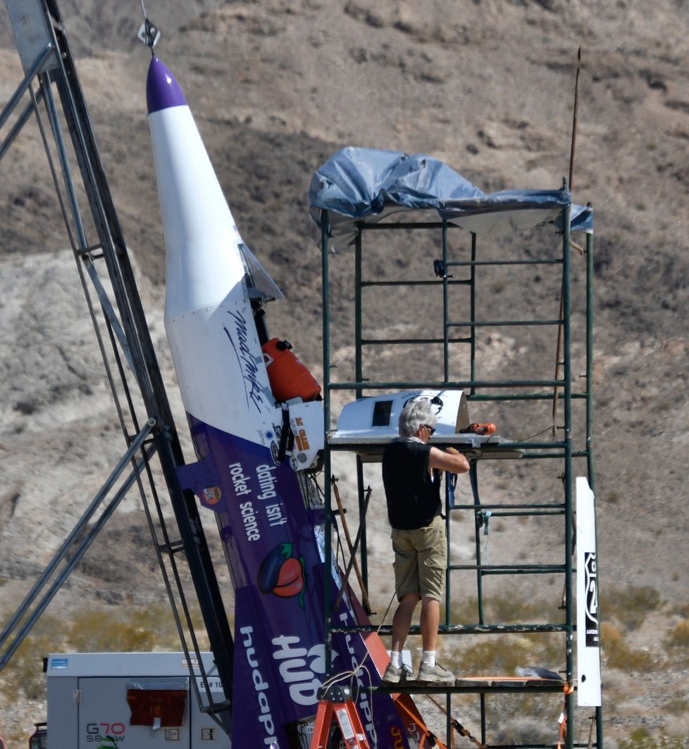 Šílený Mike Hughes zemřel při pokusném letu se svou podomácku vyrobenou raketou poháněnou vodní párou