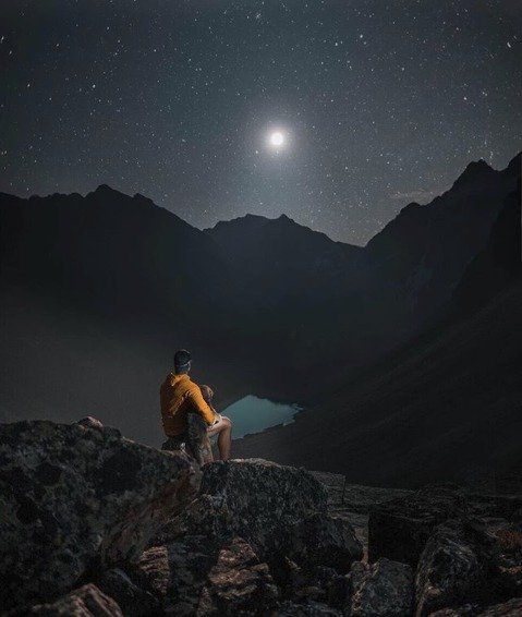 Kanaďan s přezdívkou Mountain Mike a jeho věrný pes BearBear zdolávají společně hory, fotí kanadskou přírodu a cestují po světě. Mike vše dokumentuje na instagramu