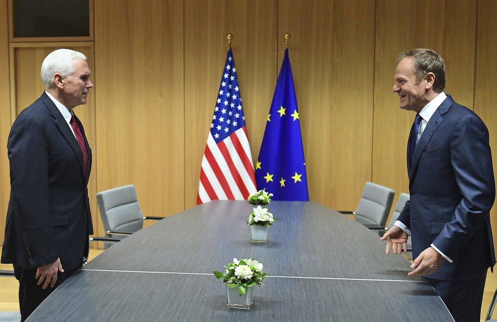 Americký viceprezident Mike Pence na setkání s předsedou Evropské rady Donaldem Tuskem