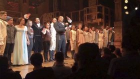 Mike Pence po muzikálu Hamilton na Broadwayi