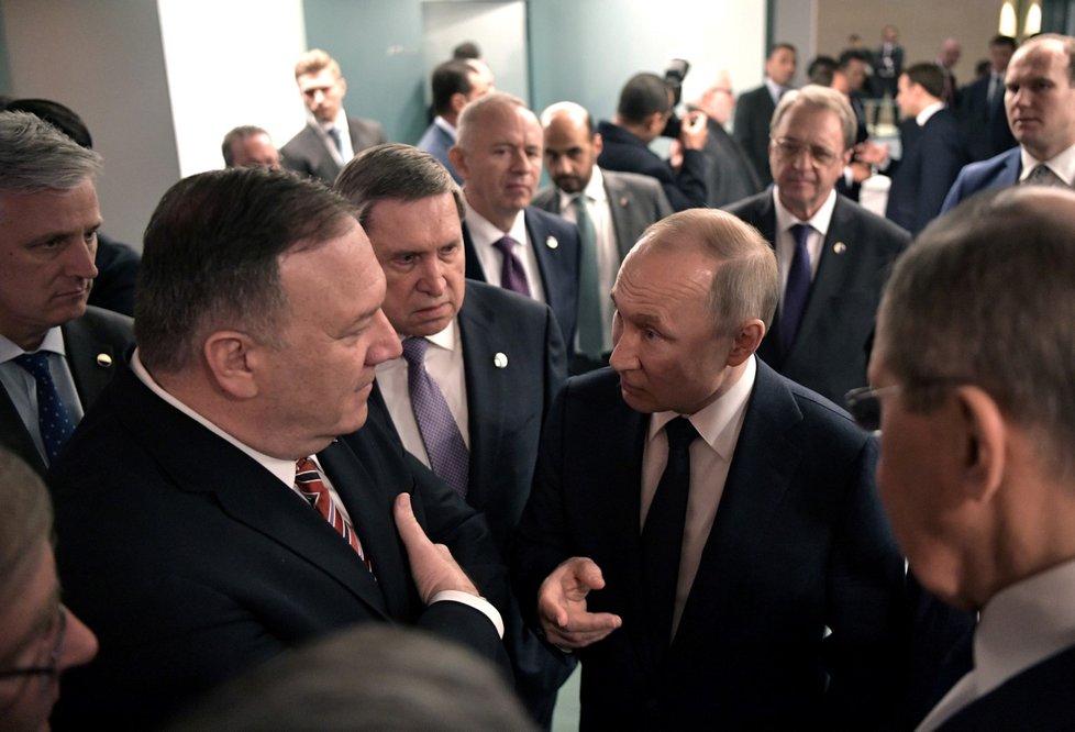 Ruský prezident Vladimir Putin a americký ministr zahraničí Mike Pompeo na berlínské konferenci o Libyi (19. 1. 2020)