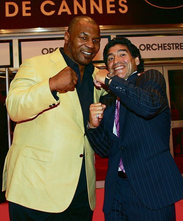 Mike Tyson (vlevo) a Diego Maradona, dvě sportovní legendy, které trápí nadváha Mike Tyson (vlevo) a Diego Maradona, dvě sportovní legendy, které trápí nadváha
