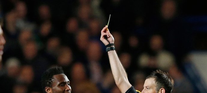 Chelsea přišla po zápase s Manchesterem United s obviněním, že sudí Clattenburg rasisticky urážel jejího hráče Mikela. To FA neprokázala, místo toho potrestala hráče Chelsea