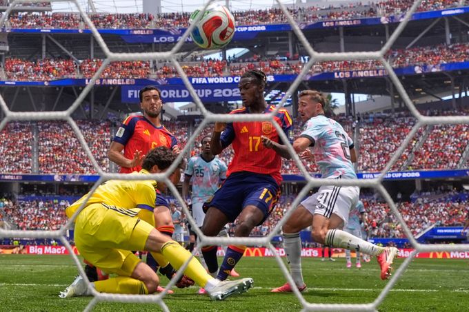 Španělsko - Belgie 2:1. Na konci rozhodl Merino! Courtois nedochytal, vítěze čeká Francie Španělsko - Belgie 2:1. Na konci rozhodl Merino! Courtois nedochytal, vítěze čeká Francie