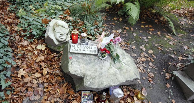 Hrob Mikiho Volka na pražských Olšanských hřbitovech