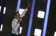 Oblíbený český zpěvák se třese strachy! Když šlo o život, vyhledal pomoc