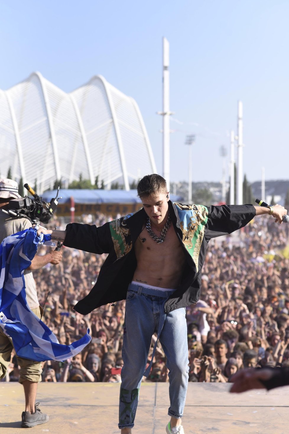 Mikolas Josef v Řecku rozdováděl desítky tisíc fanoušků.