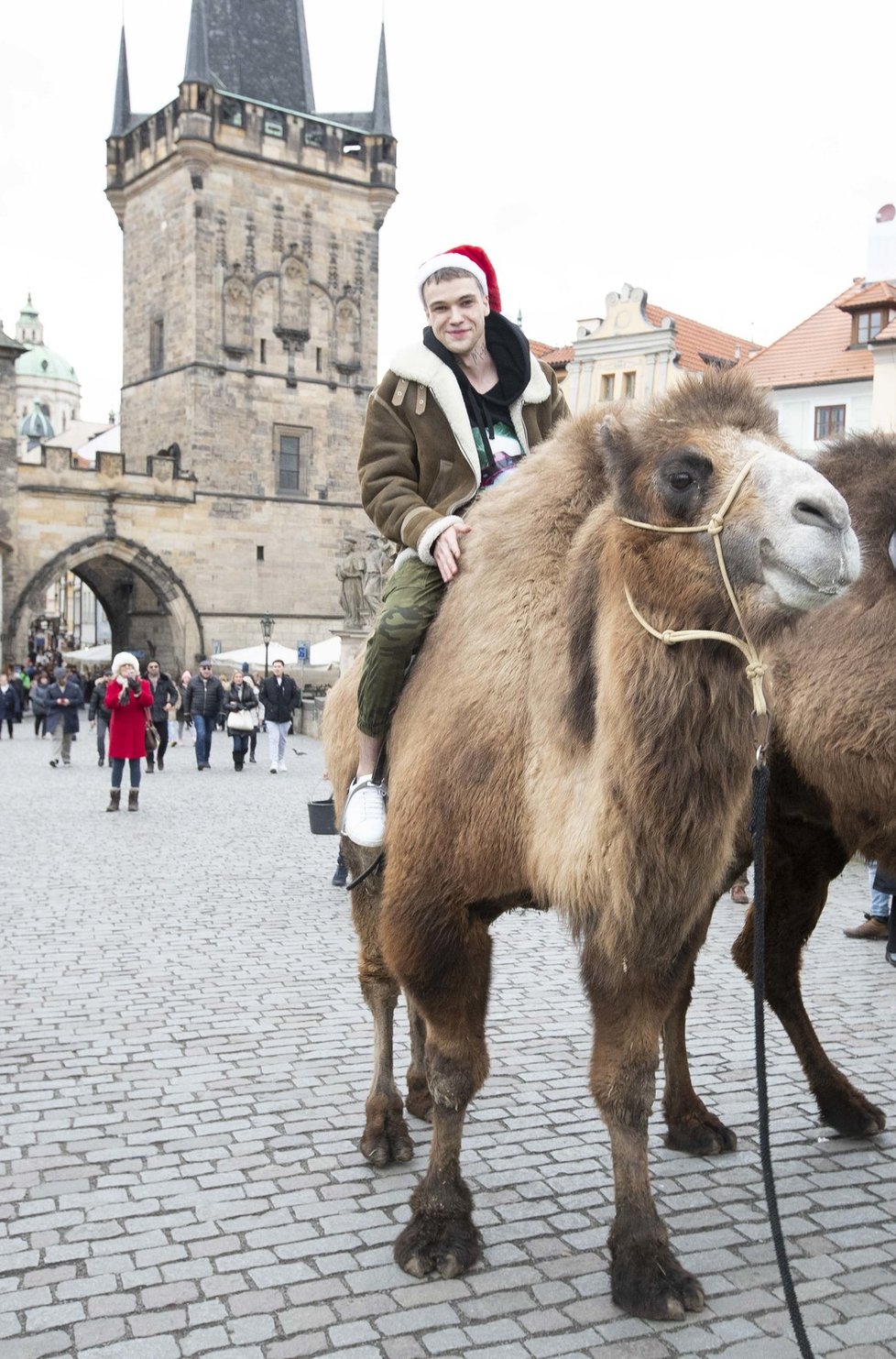 Mikolas Josef řádil na Karlově mostě! Šokoval turisty!