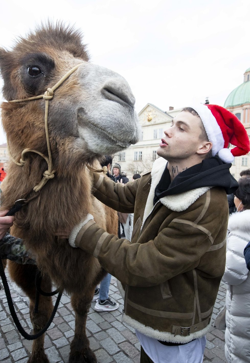 Mikolas Josef řádil na Karlově mostě! Šokoval turisty!