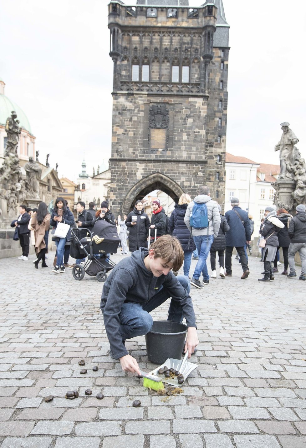 Mikolas Josef řádil na Karlově mostě! Šokoval turisty!