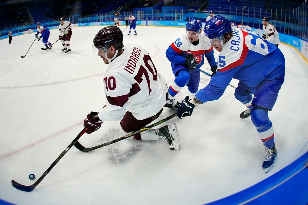 Angažmá v KHL by ohrozilo Indrašisovu možnost nastupovat dále za národní tým