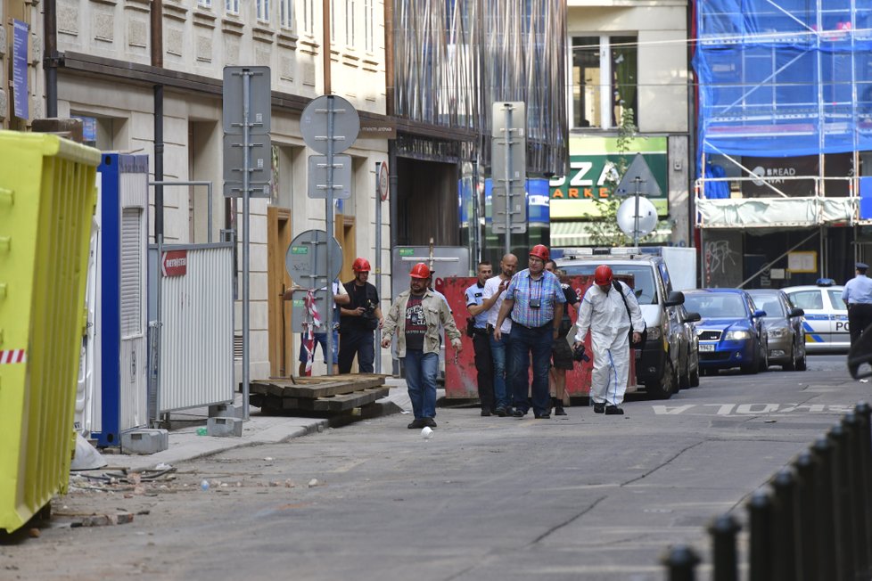 Zřícení budovy v Mikulandské ulici. (17. července 2018)