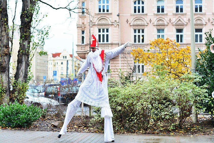 Mikuláš dorazil na Letnou i se svou andělskou bandou.