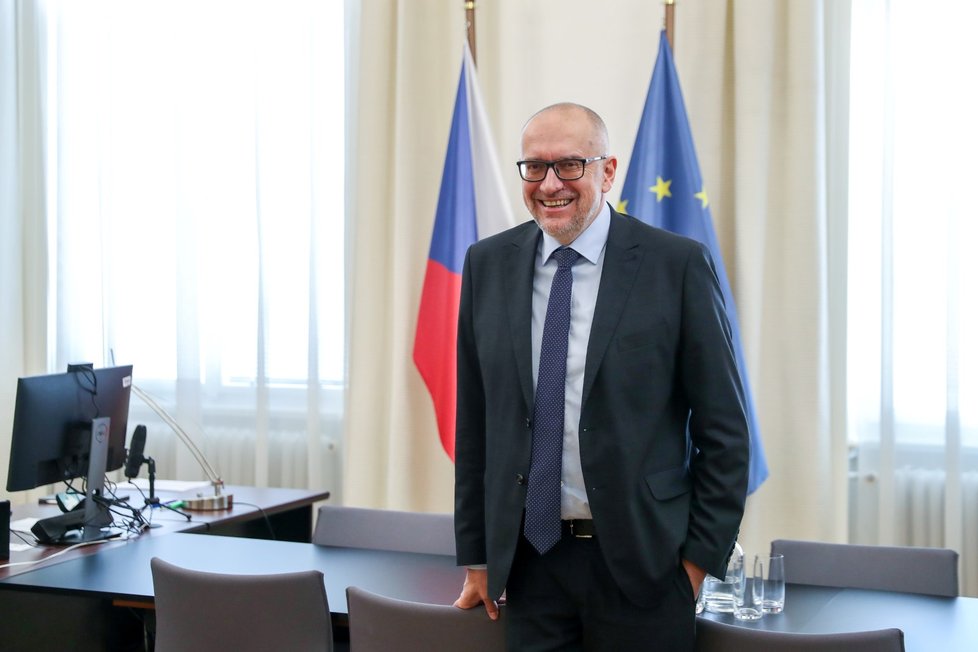 Ministr pro EU Mikuláš Bek během rozhovoru pro Blesk