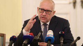 Ministr školství Mikuláš Bek (STAN) na tiskové konferenci k pondělní stávce (26.11.2023)