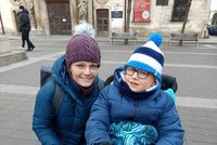 Dražba slivovice pro Mikuláška (6): Chlapec s mozkovou obrnou potřebuje ortézy za 150 tisíc